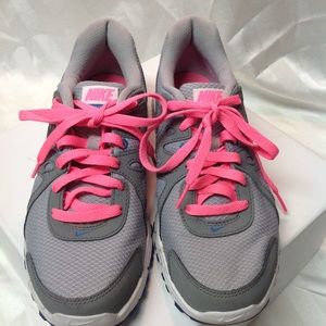 Nike tennis shoe barely worn. Bright pink